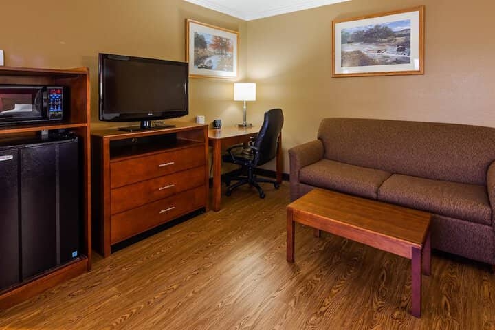 Room 13 of 30