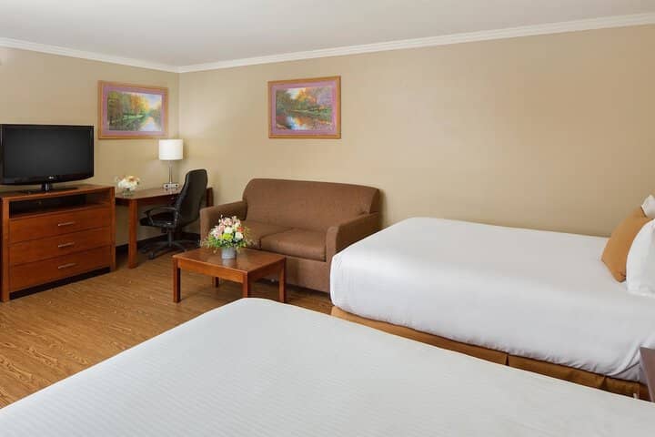 Room 8 of 30
