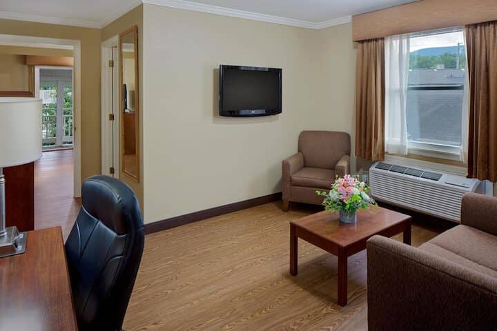 Room 10 of 30